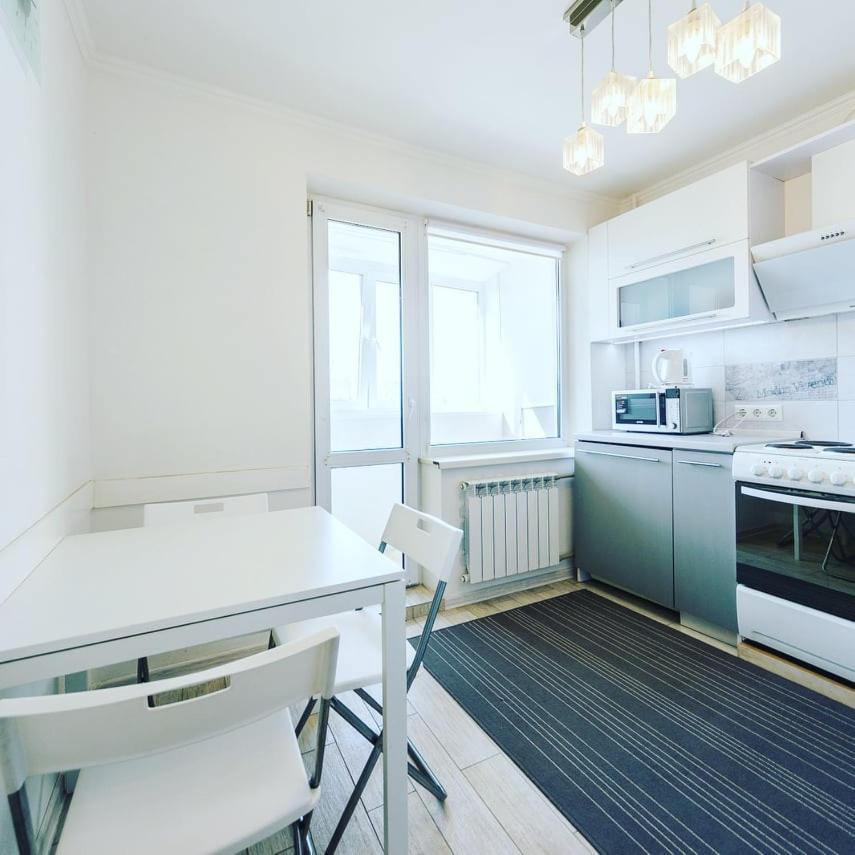 1 50m2 Center Of Obolon Metro Station Minska Kiev